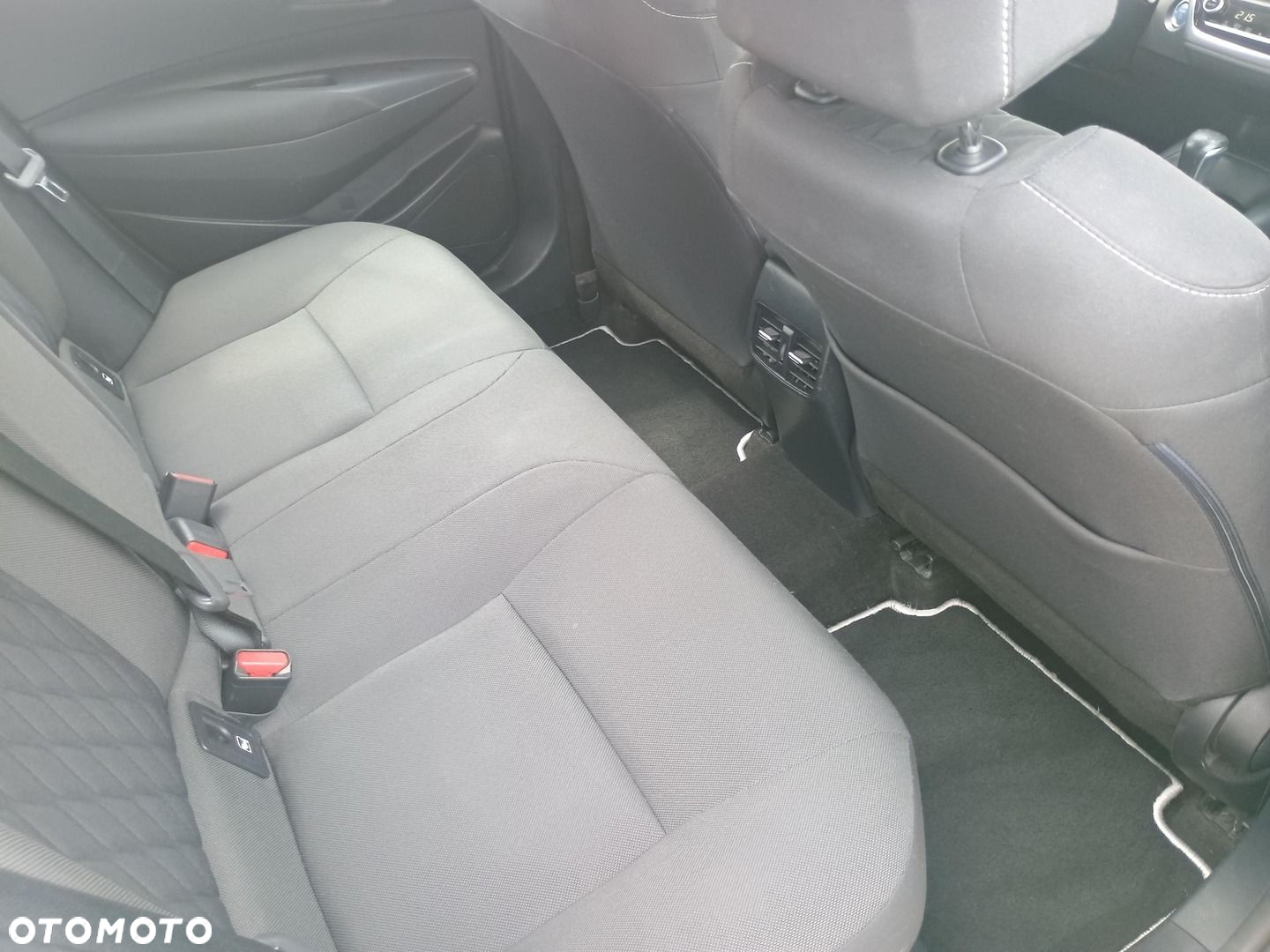 Toyota Corolla 1.8 Hybrid Comfort - 13