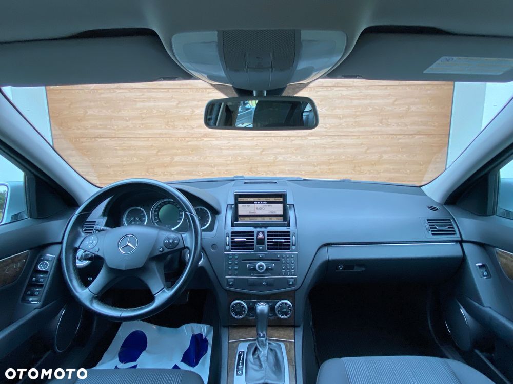Mercedes-Benz Klasa C 180 T Kompressor Automatik BlueEFFICIENCY Avantgarde - 21