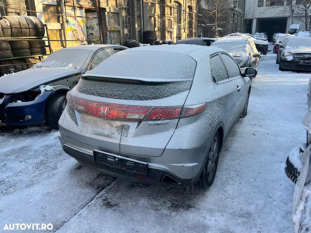 Dezmembrez Honda Civic VIII 2008 gri argintiu 2,2 diesel - 4