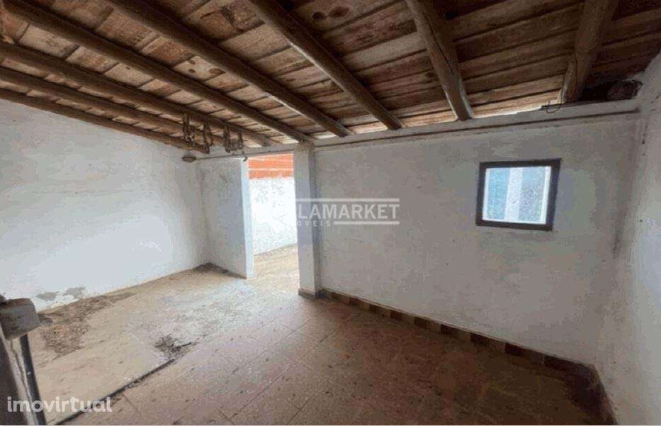 Moradia em banda V2 da banca implantada num terreno com 90 m2 situada - Grande imagem: 2/6