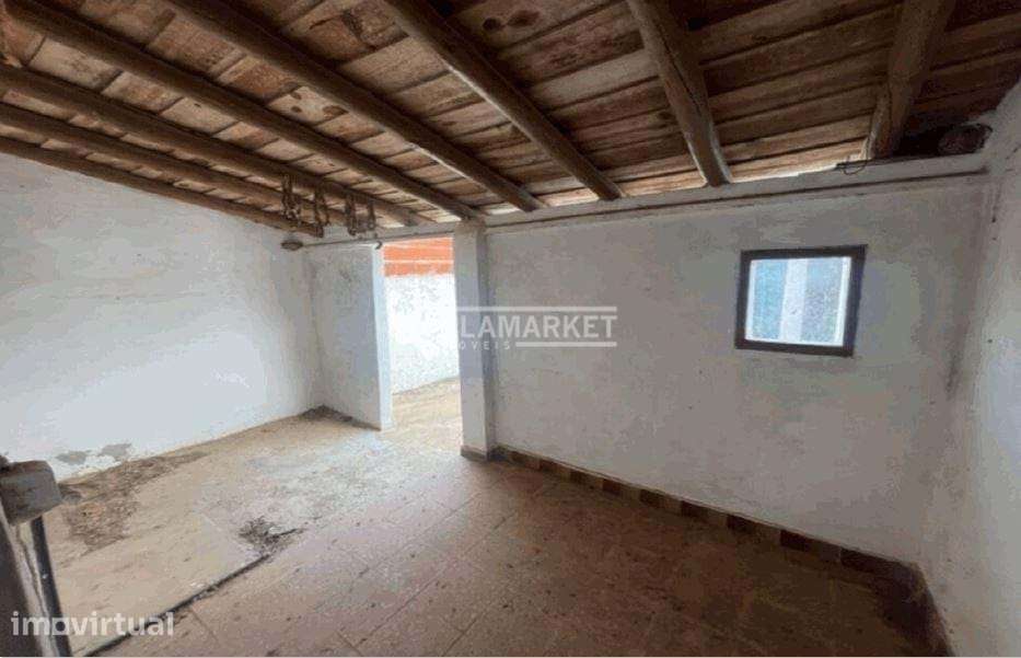 Moradia em banda V2 da banca implantada num terreno com 90 m2 situada - Grande imagem: 2/6