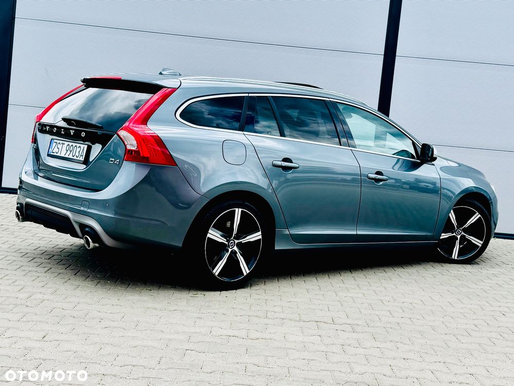 Volvo V60 D4 Geartronic R-Design - 25