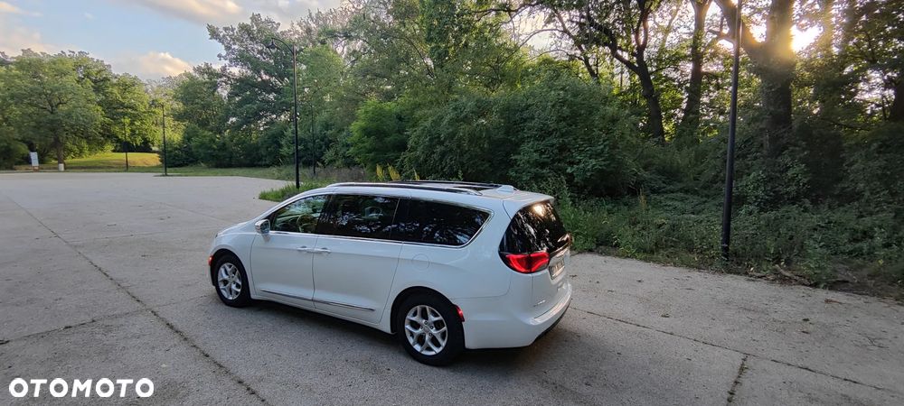 Chrysler Pacifica - 13