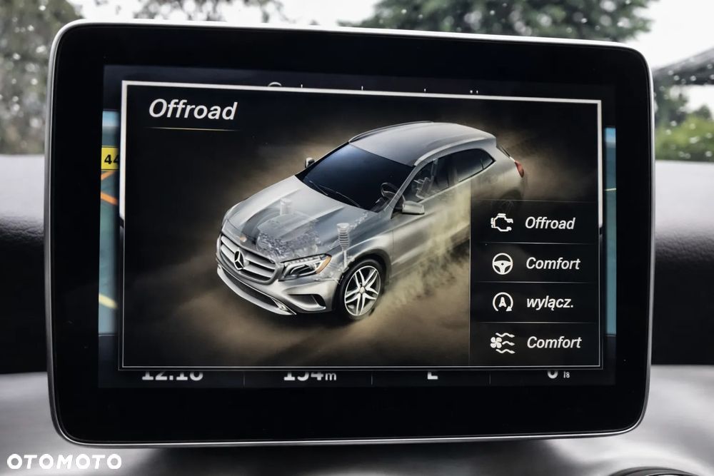 Mercedes-Benz GLA 250 4-Matic AMG Line - 32