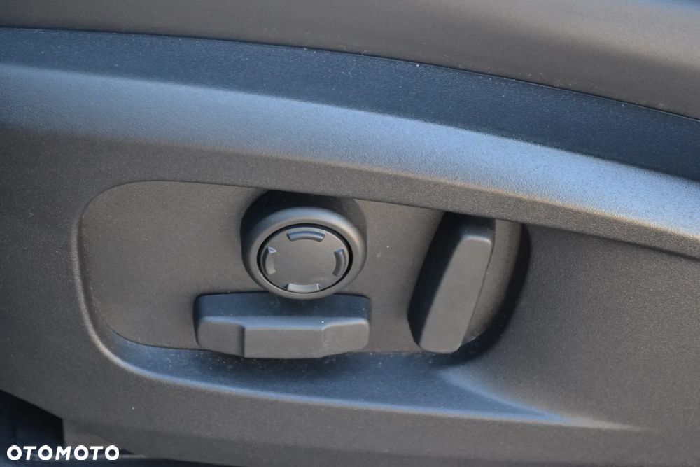 Land Rover Defender 110 D300 X-Dynamic SE - 14