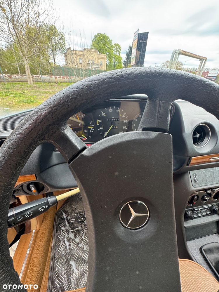 Mercedes-Benz W123 - 10