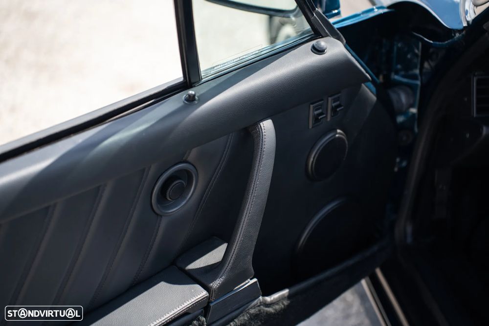 Porsche 911 (964) Cabriolet 3.6 Carrera 2 - 38