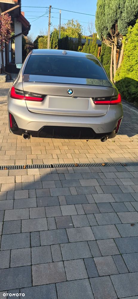 BMW 3 Series 2024 photo 2