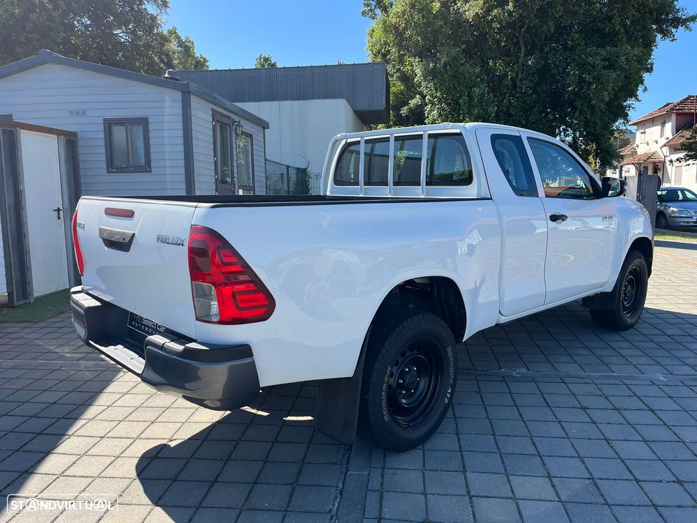 Toyota Hilux 2.4 D-4D 2WD CE - 5