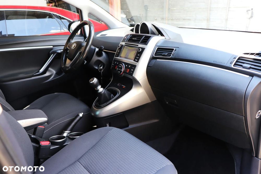 Toyota Verso 1.8 Premium - 19