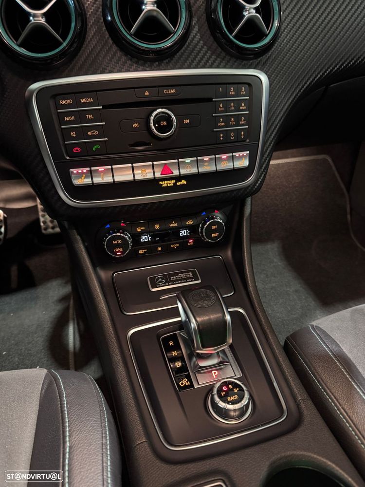 Mercedes-Benz A 45 AMG 4Matic Speedshift 7G-DCT PETRONAS 2015 World Champion Edition - 55