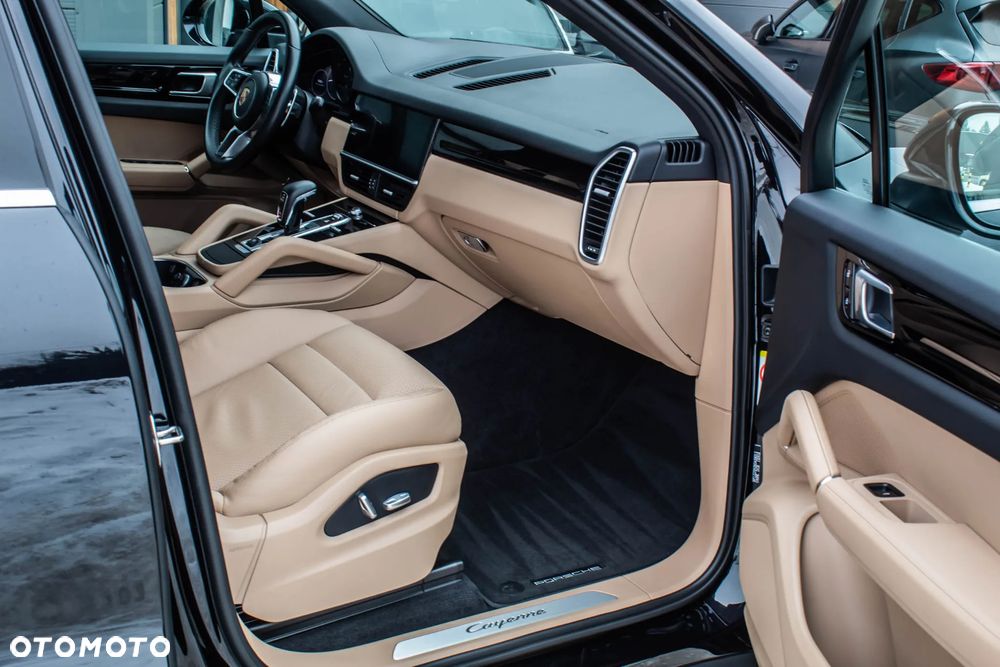 Porsche Cayenne Standard - 17