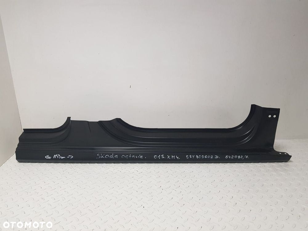 NOWY PRÓG SŁUPEK B PRAWY PRZEDNI PRAWA PRZÓD SKODA OCTAVIA IV 4 5E7 20-25 5E7809602D - 2