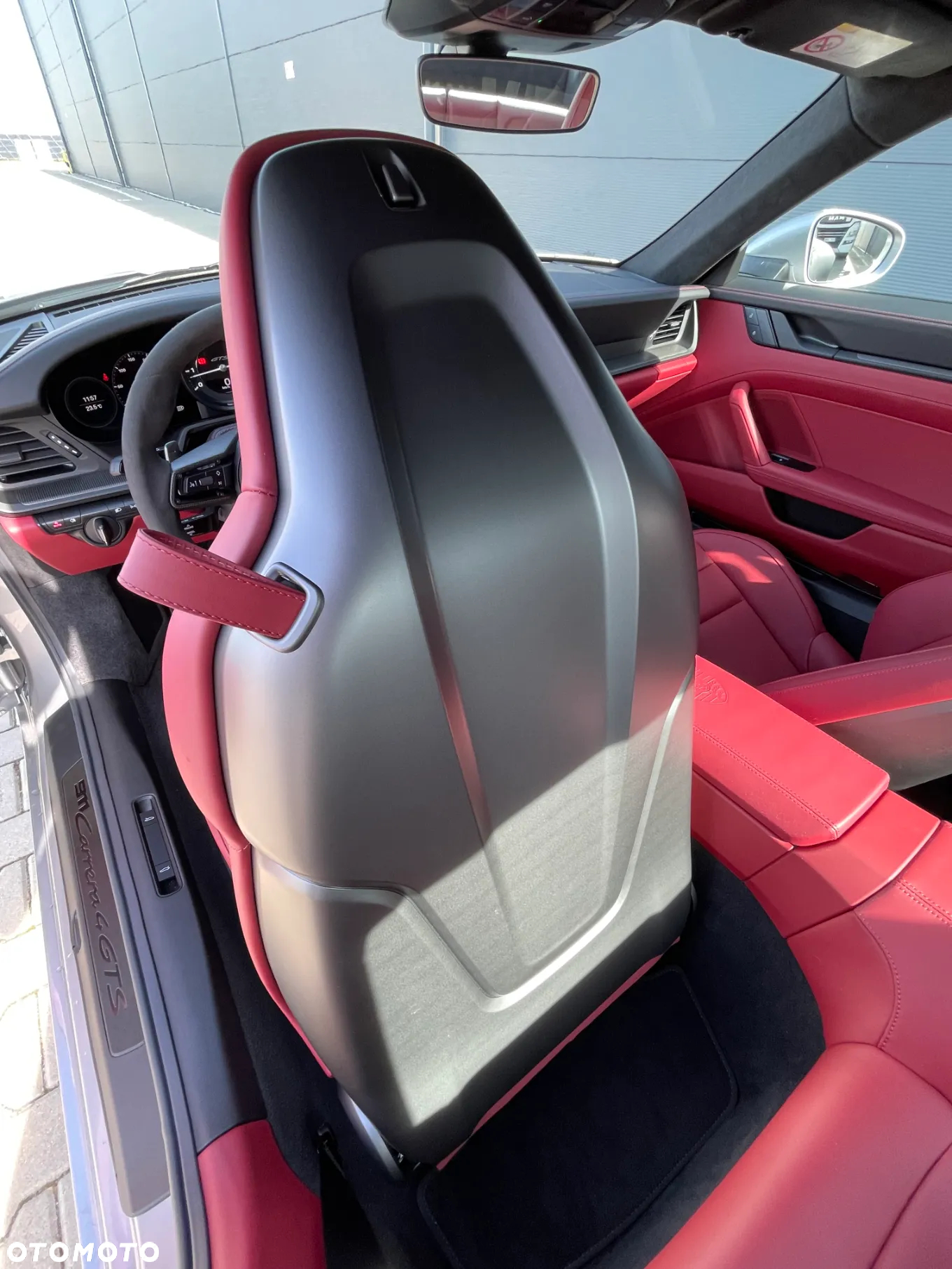 Porsche 911 Carrera 4 GTS - 18