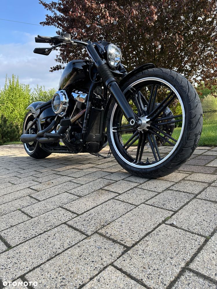 Harley-Davidson Softail Breakout - 5