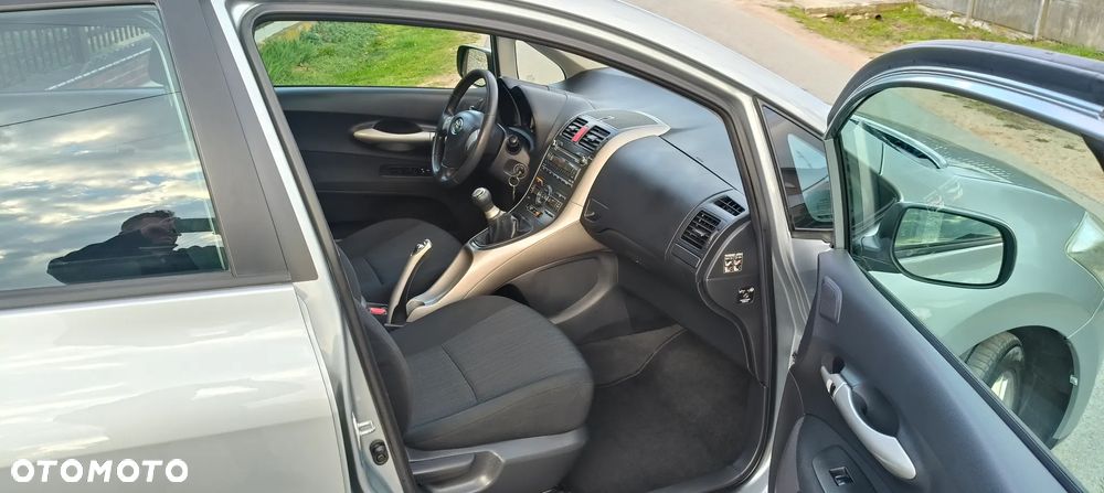 Toyota Auris 1.4 D-4D Life - 11