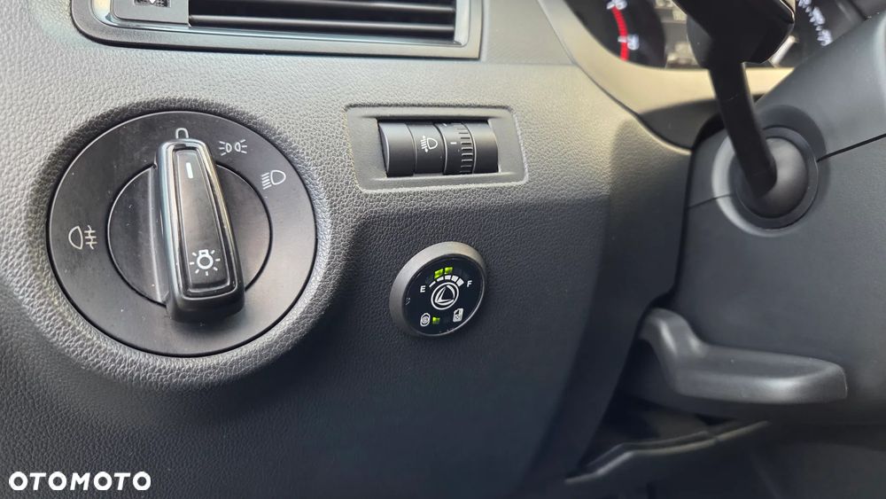 Skoda RAPID 1.2 TSI Active - 17