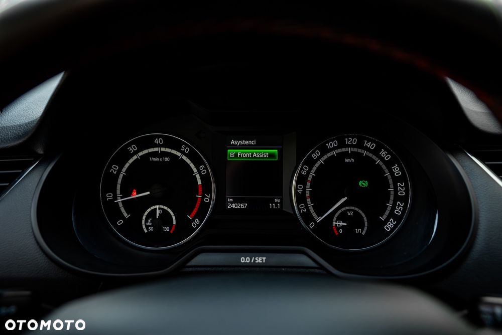 Skoda Octavia 2.0 TSI (Green tec) DSG RS - 27