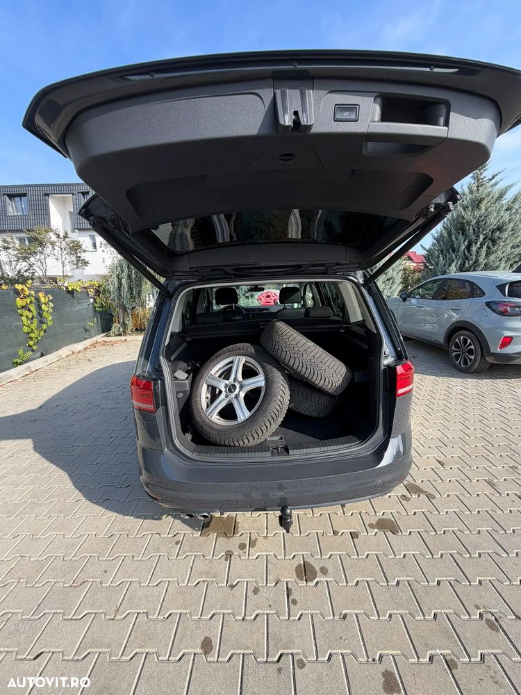 Volkswagen Touran 2.0 TDI DSG Highline - 4