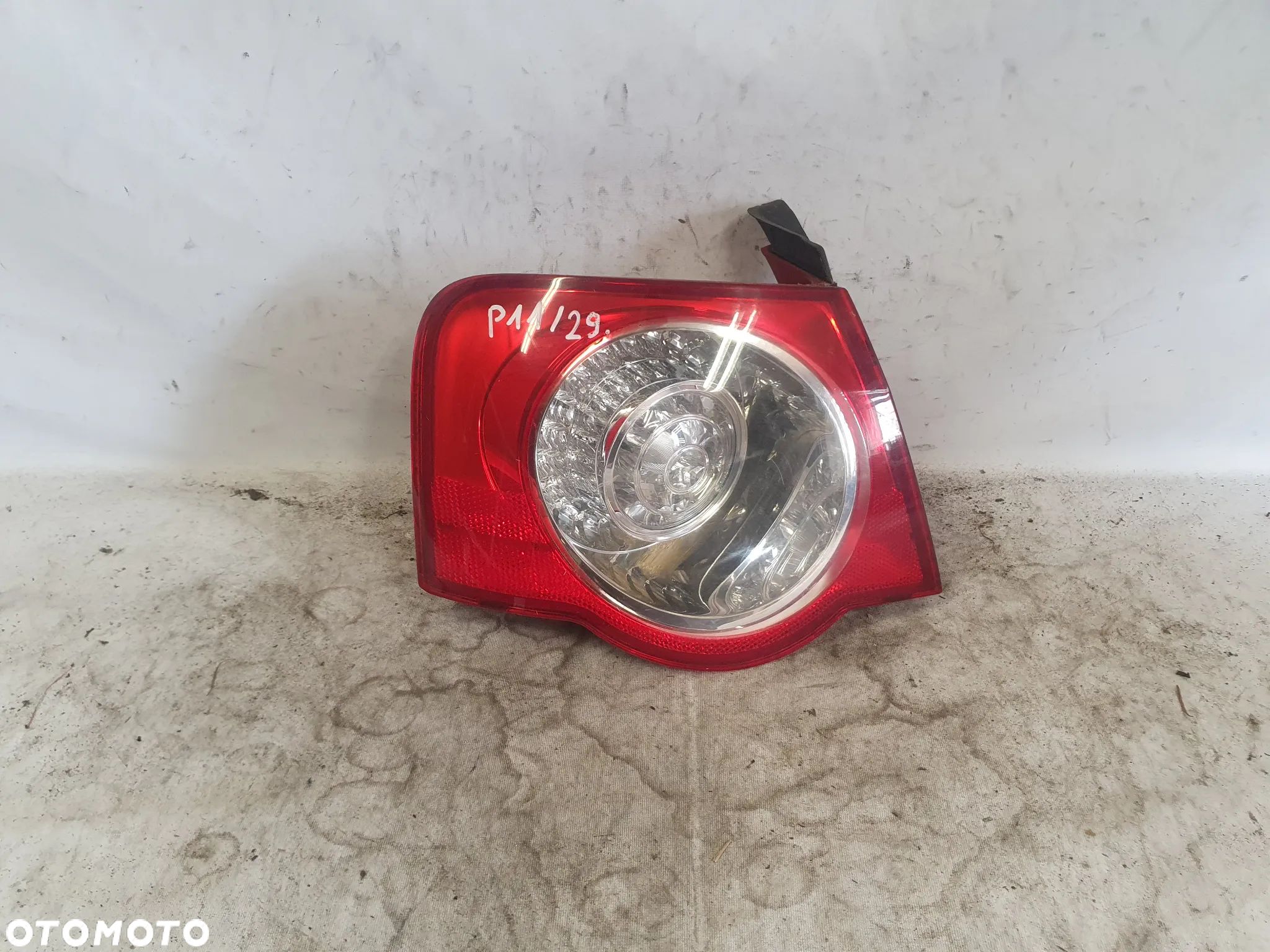 * LAMPA TYLNA PRAWA TYŁ PRAWO VOLKSWAGEN PASSAT B6 LED SEDAN - 1
