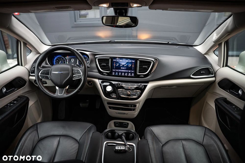 Chrysler Pacifica - 27