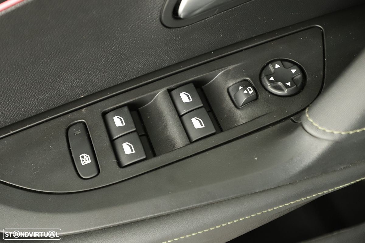 Peugeot 2008 1.2 PureTech GT EAT8 - 21