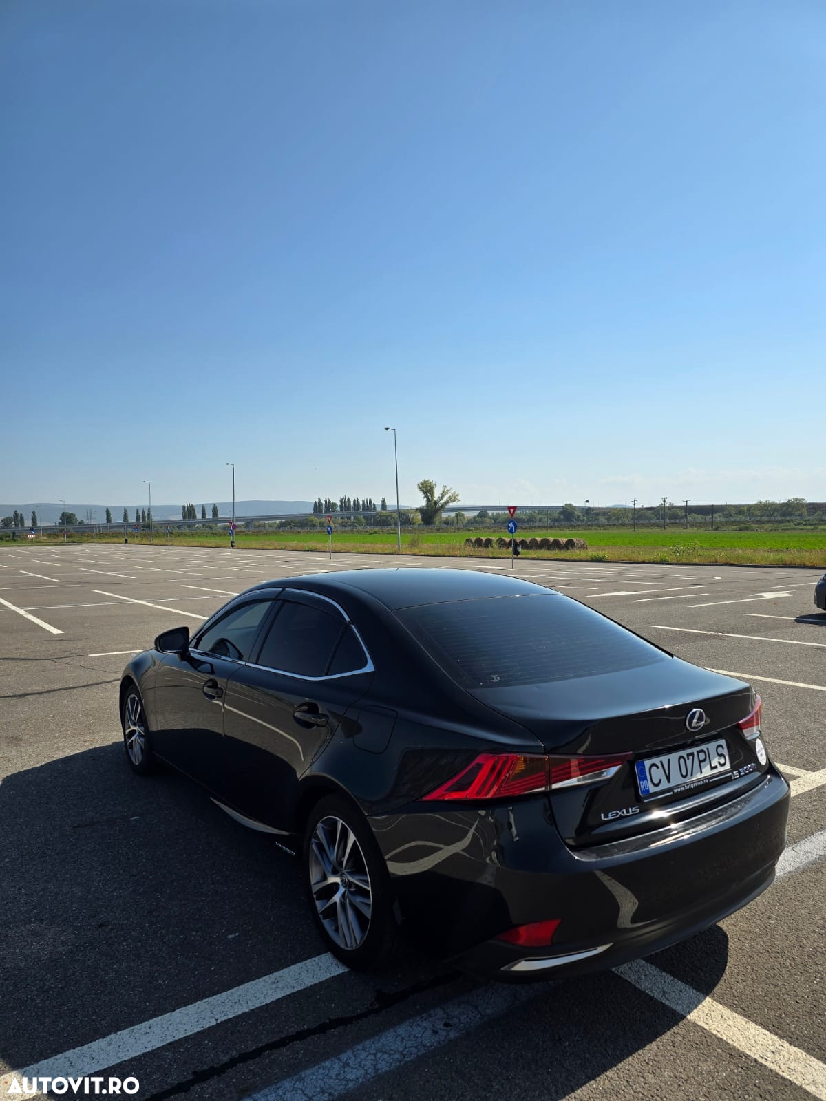 Lexus Seria IS 300h - 6