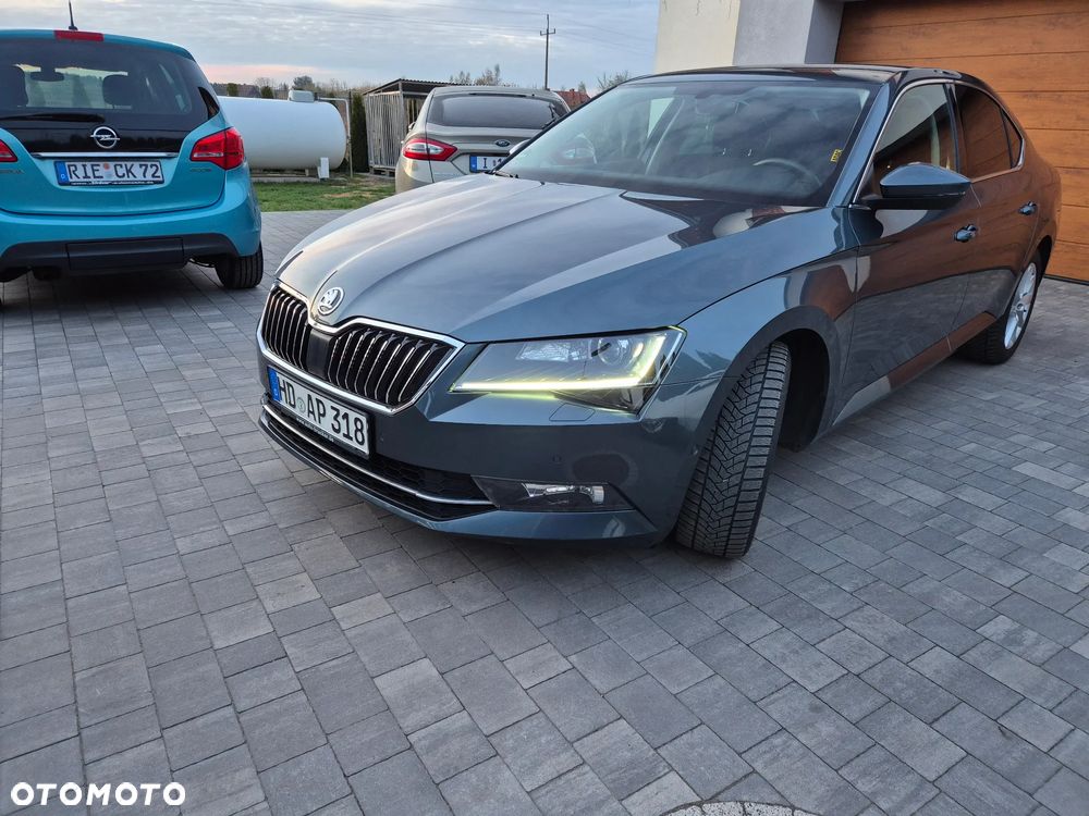 Skoda Superb 2.0 TDI Premium Edition - 25