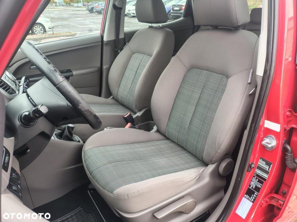 Kia Venga - 12