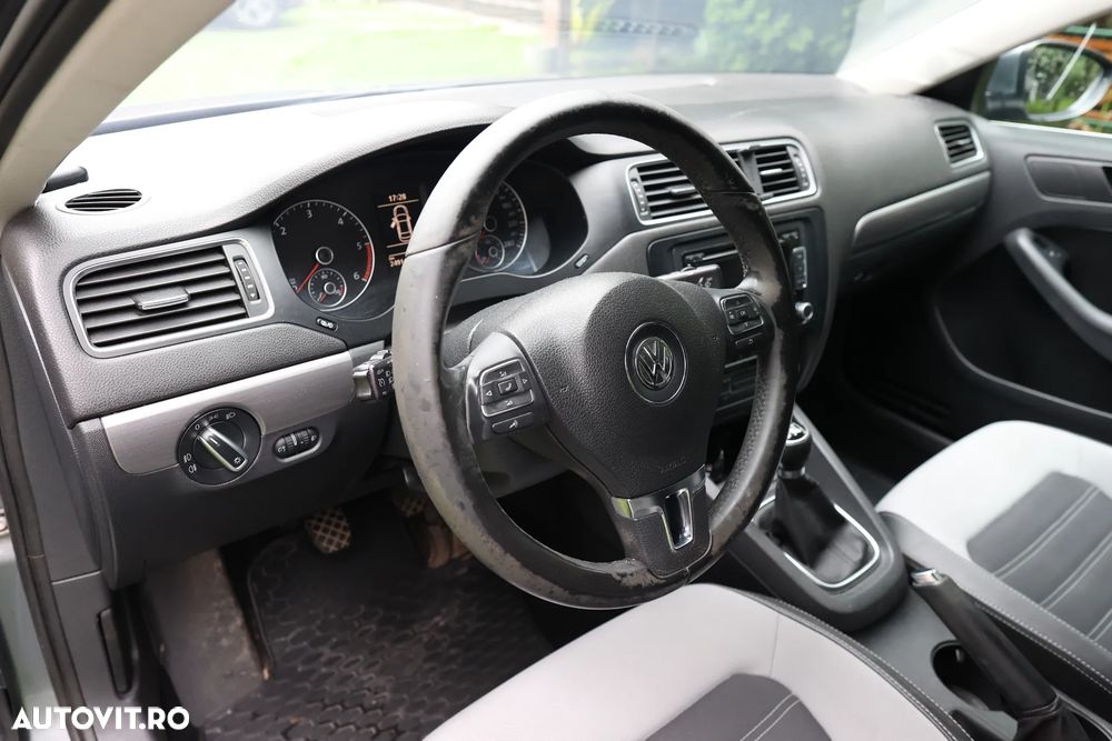 Volkswagen Jetta 2.0 TDI CR DPF Highline - 9