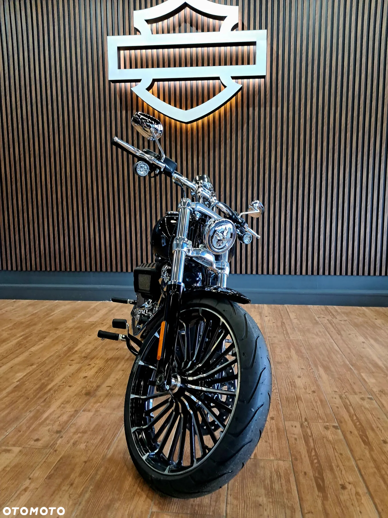Harley-Davidson Softail Breakout - 14
