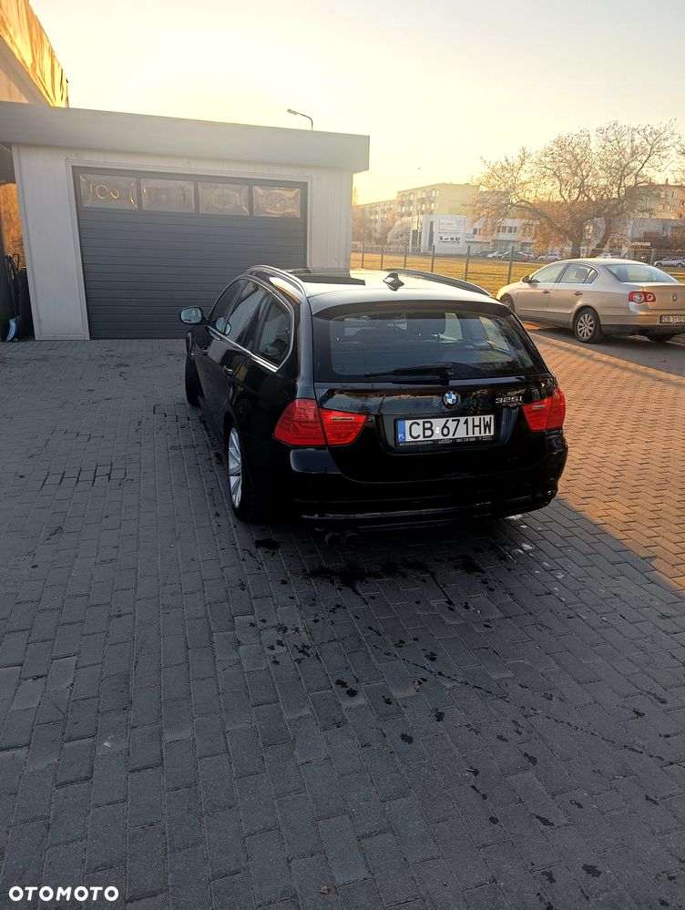 BMW Seria 3 325i xDrive - 7