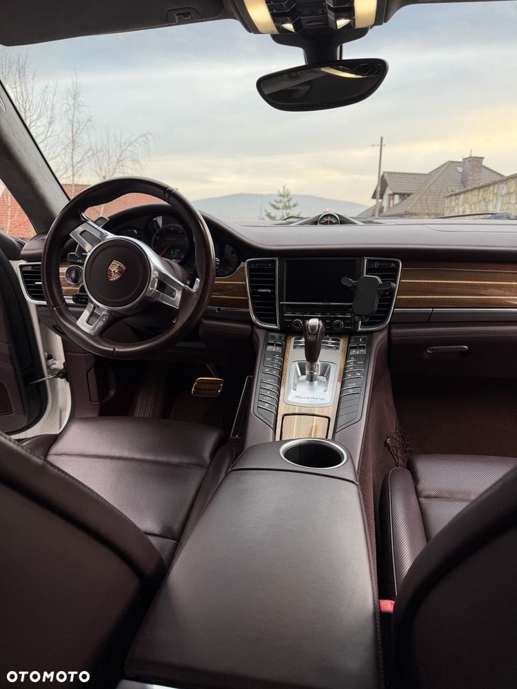 Porsche Panamera - 12