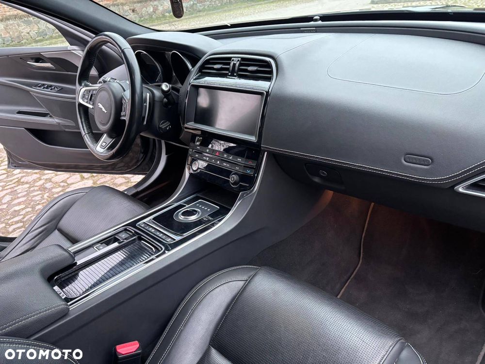 Jaguar XE E-Performance R-Sport - 20