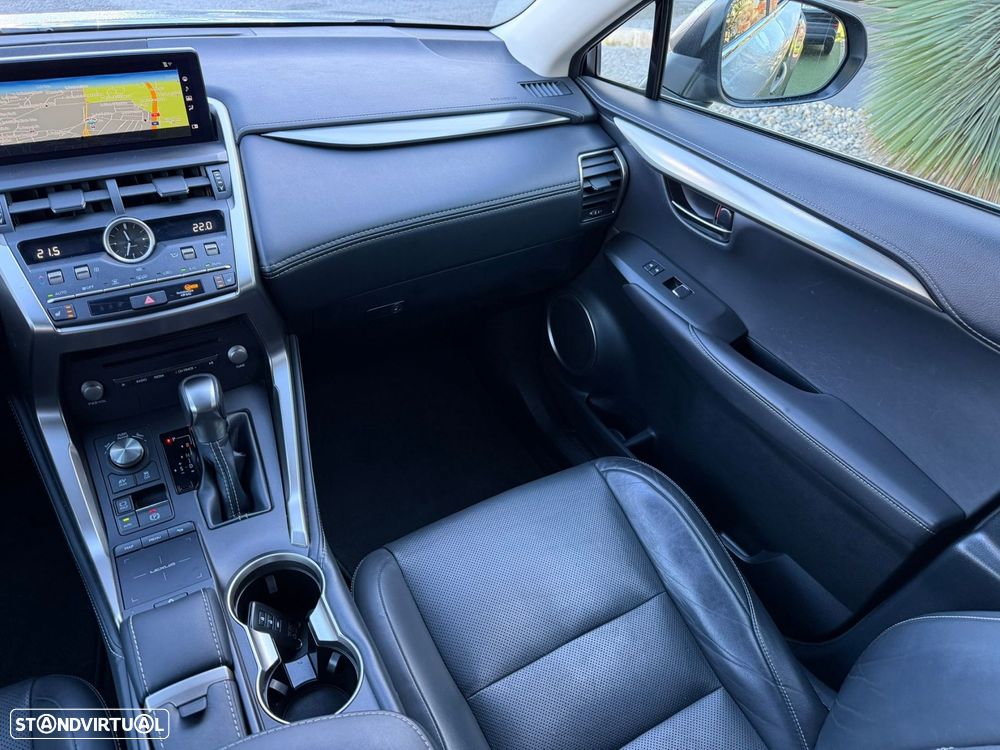 Lexus NX 300h Executive+ - 24