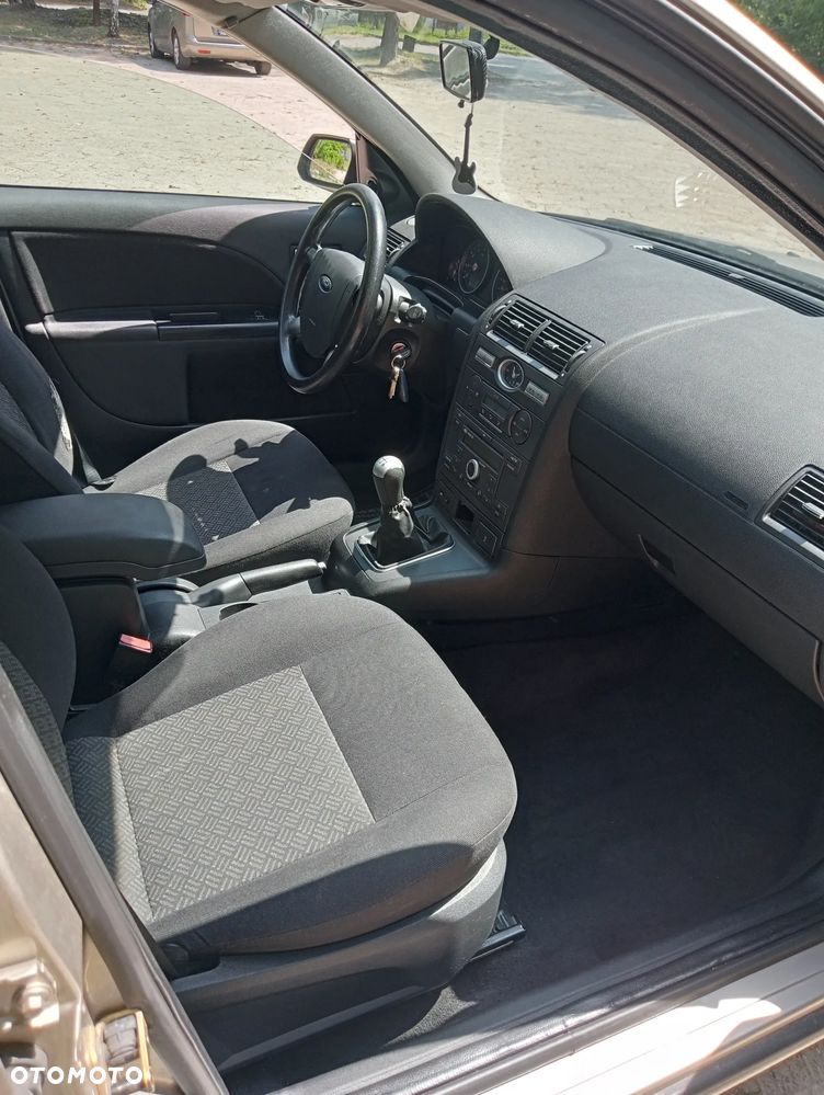 Ford Mondeo 1.8 X - 9