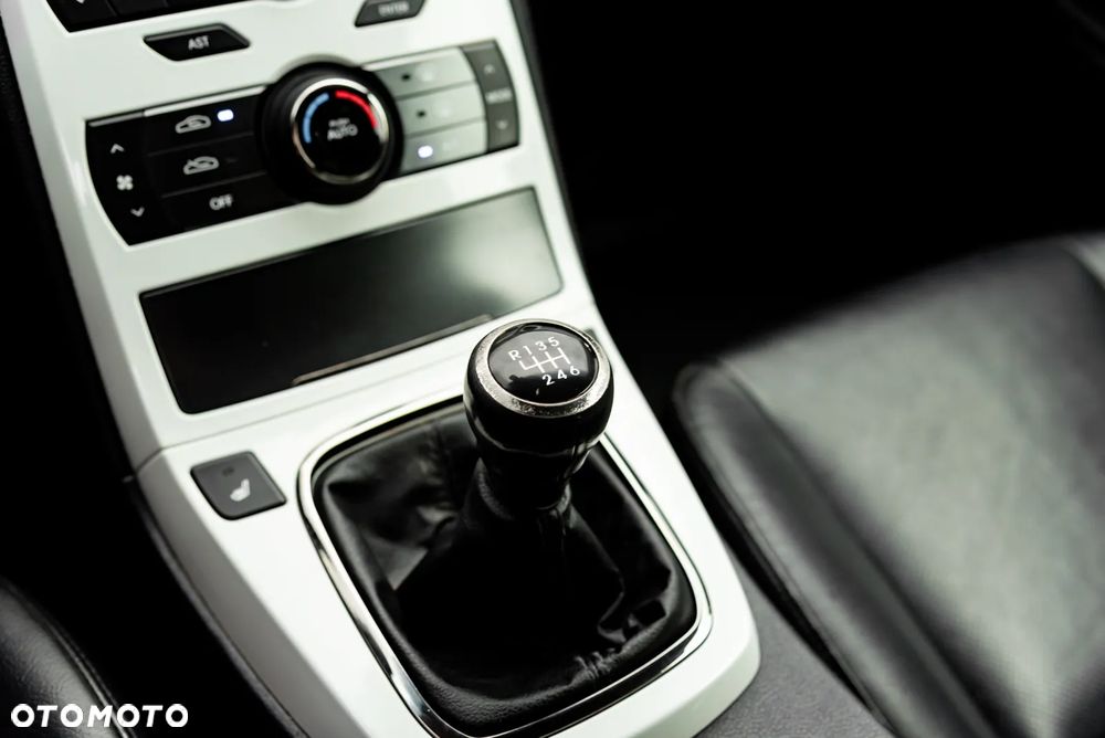 Hyundai Genesis Coupe 2.0 T - 23
