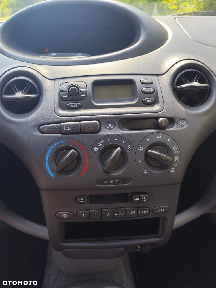 Toyota Yaris 1.0 Luna - 12