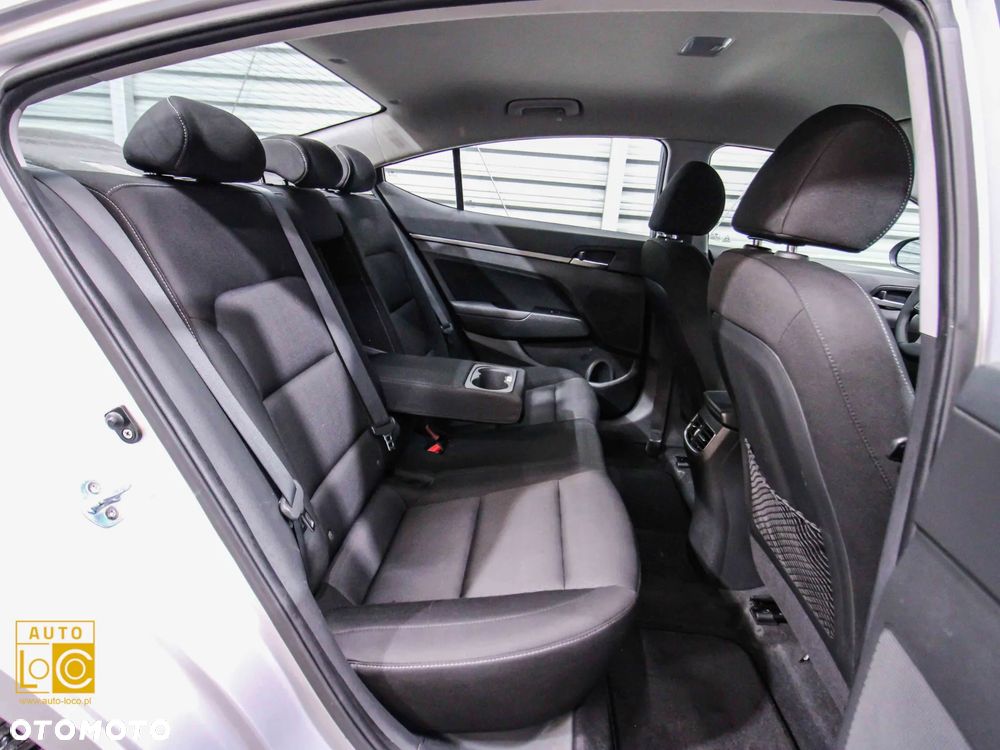 Hyundai Elantra 1.6 Comfort - 11