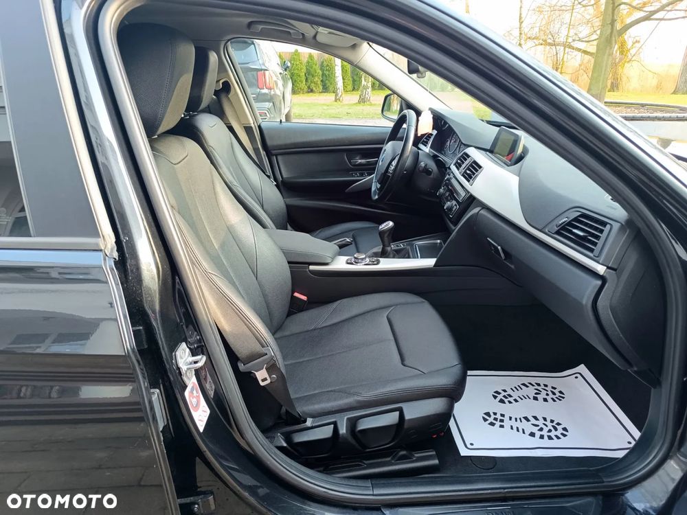 BMW Seria 3 318d DPF Edition Lifestyle - 32