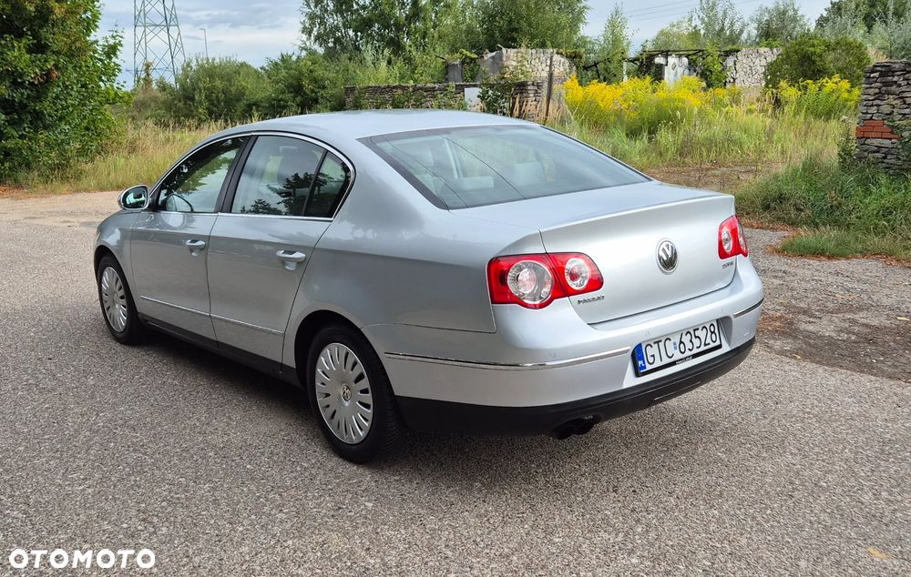 Volkswagen Passat 2.0 FSI Comfortline - 6