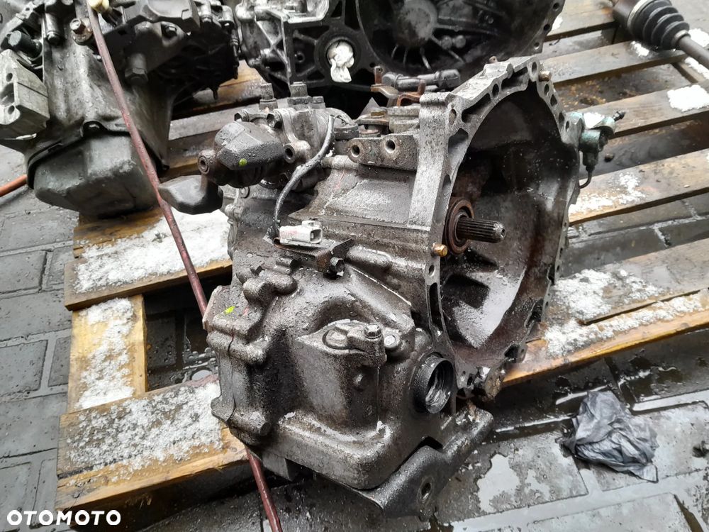 TOYOTA AVENSIS T25 SKRZYNIA BIEGÓW MANUALNA 2.2 DIESEL - 4