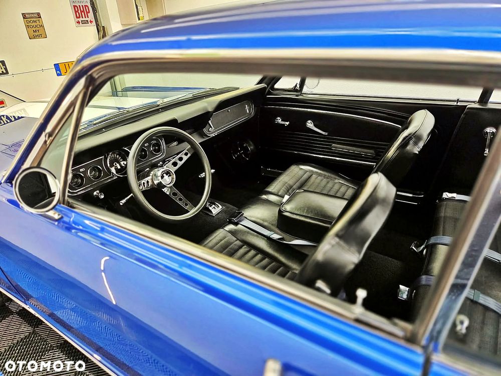Ford Mustang - 12