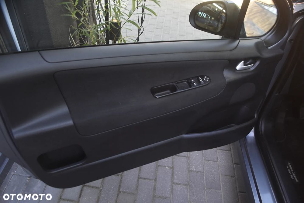 Peugeot 207 1.4 16V Trendy - 19