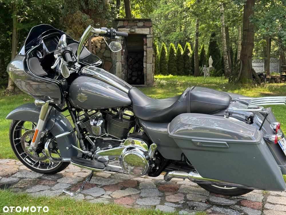 Harley-Davidson Touring Road Glide - 2