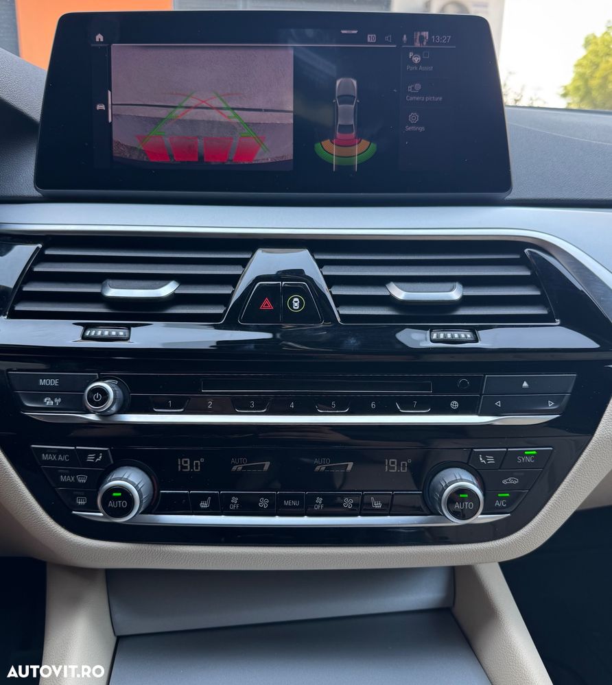 BMW 5 Series 2020 — imagine 11