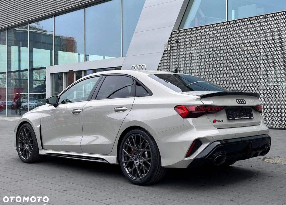 Audi RS3 Limousine - 1