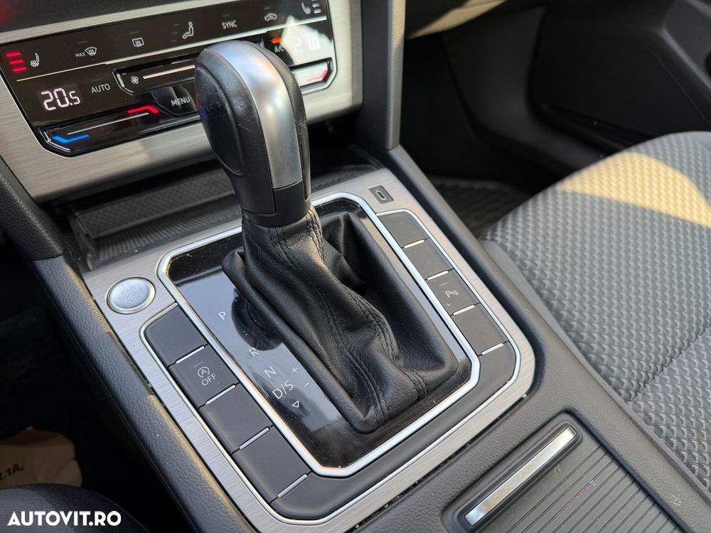 Volkswagen Passat 2.0 TDI DSG Trendline - 13