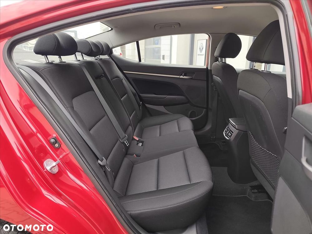 Hyundai Elantra 1.6 Comfort - 13