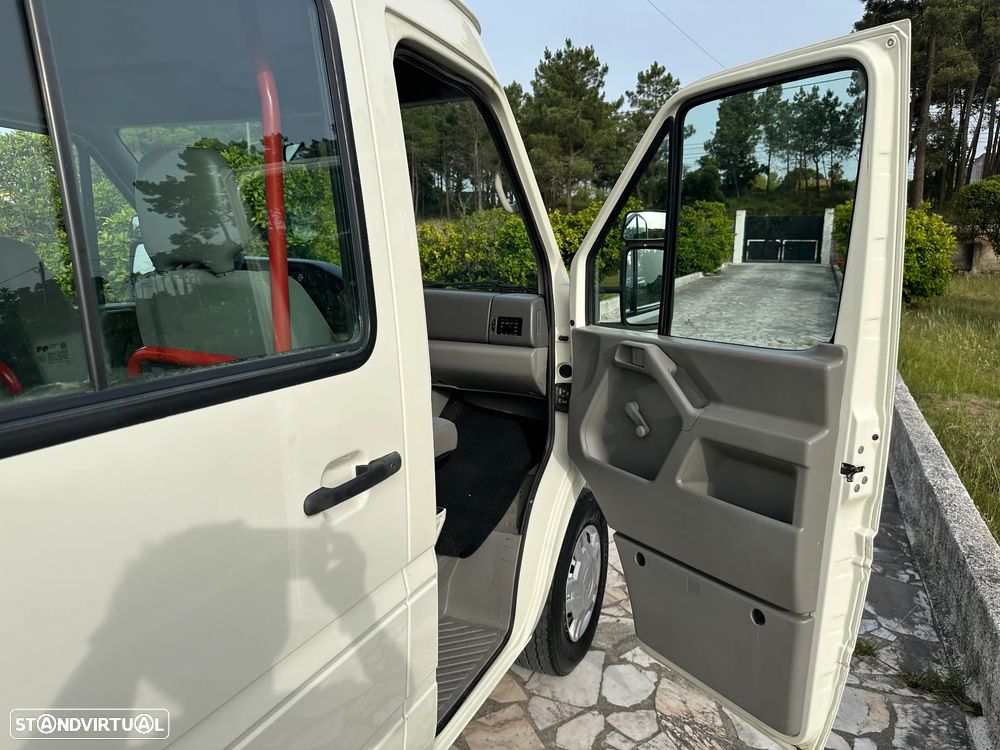 VW LT 35 2.5 TDI 9L/CADEIRA DE RODAS COM PLATAFORMA ELEVATORIA - 34